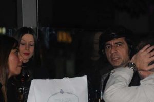 Okan Bay&uuml;lgen sevgilisi i&ccedil;in bıyıklarını kesti
