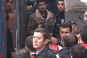 &Ccedil;akıcı annesinin evinde