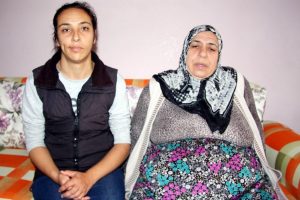 Bursa'da engelli kızıyla birlikte yaşam m&uuml;cadelesi veriyor!