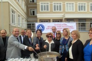 Havva Aslanoba Mesleki ve Teknik Anadolu Lisesi'nde aşure ziyafeti