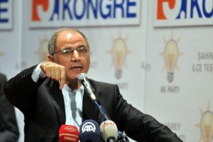 "Biz siyaseti y&uuml;reğimizle yapıyoruz"