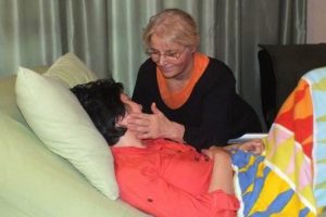 5 dil bilen spikeri koca dayağı fel&ccedil; etti iddiası