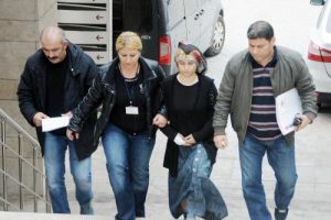 Eşini &ouml;ld&uuml;ren kadın g&ouml;zaltına alındı