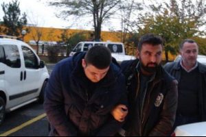 Babasını sırtından vurmuştu, yakalandı