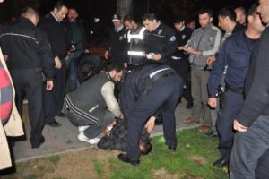 &Ccedil;aldığı otomobille ka&ccedil;maya &ccedil;alışırken yakalandı