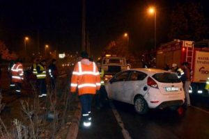 Otomobil tramvay yoluna girdi