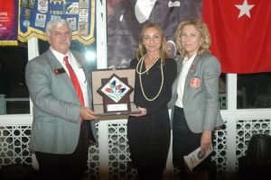 Rotary Meslek Hizmet &ouml;d&uuml;l&uuml; Luset Kohen Fins'in