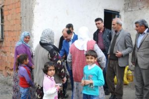 Belediye Kobani'den gelenlere yardım eli uzattı