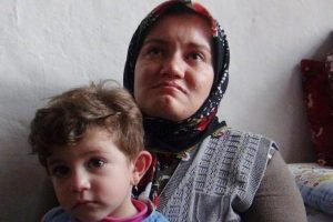 O iş&ccedil;inin eşini ağlatan t&uuml;rk&uuml;
