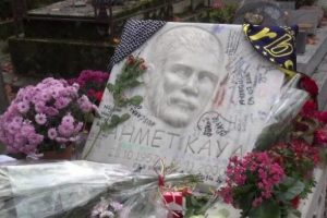 Ahmet Kaya mezarı başında anıldı