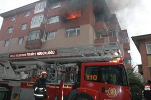 &Ouml;ğrenci evinden alevler y&uuml;kseldi