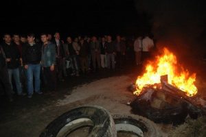 Elektriklerinin kesileceğini &ouml;ğrenen k&ouml;yl&uuml;ler bakın ne yaptı?
