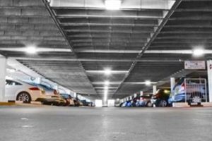 L&uuml;ks otomobil otoparkta unutuldu
