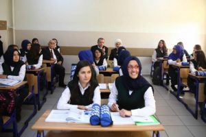 Erdoğan yeniden okul sıralarında