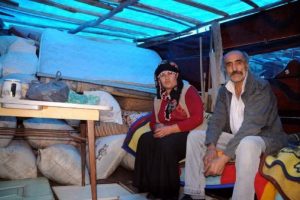 Kirayı &ouml;deyemeyince &ccedil;ocukları yurda verip...