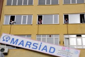 'Devlet saraylar, k&ouml;şkler yaparken biz kiramızı &ouml;deyemiyoruz'