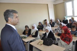 Okumayı &ouml;ğrenen kadınlara sertifika