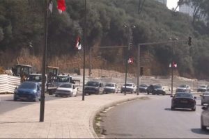 Cezayir T&uuml;rk bayraklarıyla donatıldı