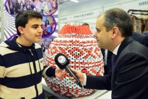 Bakan muhabir oldu ilk r&ouml;portajını bakın kimle yaptı!