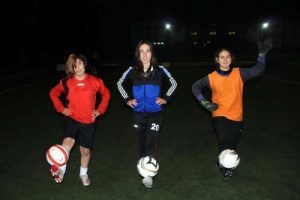 &Ccedil;ift&ccedil;i kızlarının futbol tutkusu