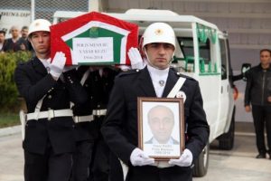 Kalp krizinden &ouml;len polisin cenazesi toprağa verildi