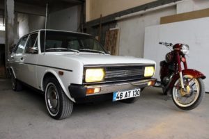Polise &ccedil;arpan otomobil terkedilmiş olarak bulundu