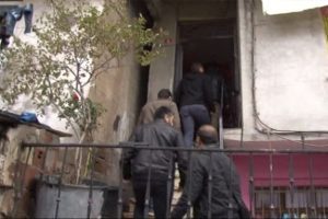 Polise taşlı saldırı sonrası ortalık karıştı