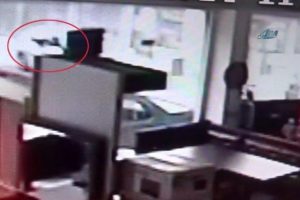 Belediye Meclis &Uuml;yesine silahlı saldırı kamerada