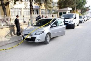 90 bin lirayı &ccedil;aldılar, bir saat sonra yakayı ele verdiler!