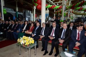 AKP'li ve CHP'li vekiller birlikte halay &ccedil;ekti