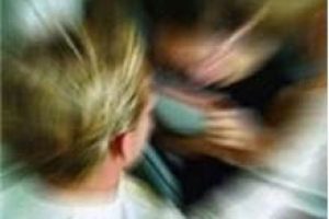 13 yaşındaki kızla okul bah&ccedil;esinde birlikte oldu!