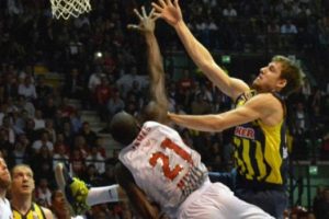 F.Bah&ccedil;e Milano'yu dize getirdi!