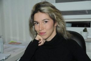 Kadın avukat tacizin peşini bırakmadı!