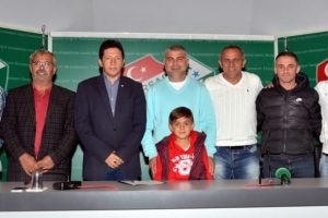 Bursaspor futbol okulu b&uuml;y&uuml;meye devam ediyor