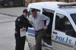Alkoll&uuml; s&uuml;r&uuml;c&uuml; yıktı ge&ccedil;ti