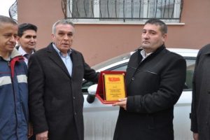 Bir plaket de emekli astsubaylardan