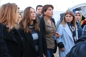 Avşar kızı Kobanili kadınlarla g&ouml;r&uuml;şt&uuml;