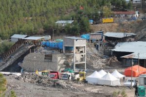 Madencileri arama &ccedil;alışması s&uuml;r&uuml;yor