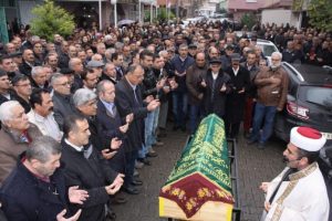 Kılı&ccedil;daroğlu'nun kayınvalidesi i&ccedil;in cemevinde t&ouml;ren