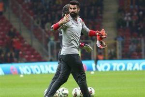 "Kulaklarıma tıpa takar yine oynarım"