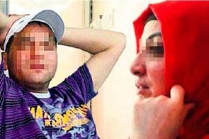 Kocasını &ccedil;alışanı ile işyerinde bastı ve...