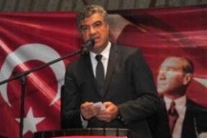 "AK Parti &ouml;ğretmenleri değil, saltanatını d&uuml;ş&uuml;n&uuml;yor"