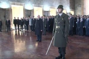 Bakan Avcı &ouml;ğretmenlerle Anıtkabir'i ziyaret etti