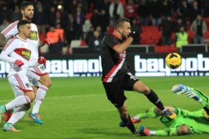 Balıkesirspor g&uuml;nden g&uuml;ne eriyor:1-3