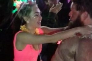 Miley Cyrus'ın &ccedil;ılgın doğum g&uuml;n&uuml; partisi...