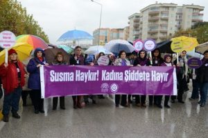 Bursa'da kadınlar meydanlara &ccedil;ıktı!