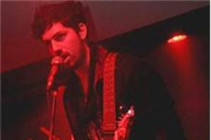 Gen&ccedil; şarkıcının konserde korkun&ccedil; &ouml;l&uuml;m&uuml;!