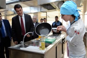 Bursalı &ouml;ğrencilerin atık yağ yarışı