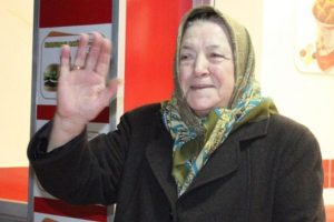 Dozerin &ouml;n&uuml;ne oturdu yıkılmasını &ouml;nledi