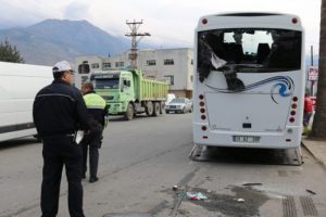 Polis otob&uuml;s&uuml; kaza yaptı: 12 polis yaralı